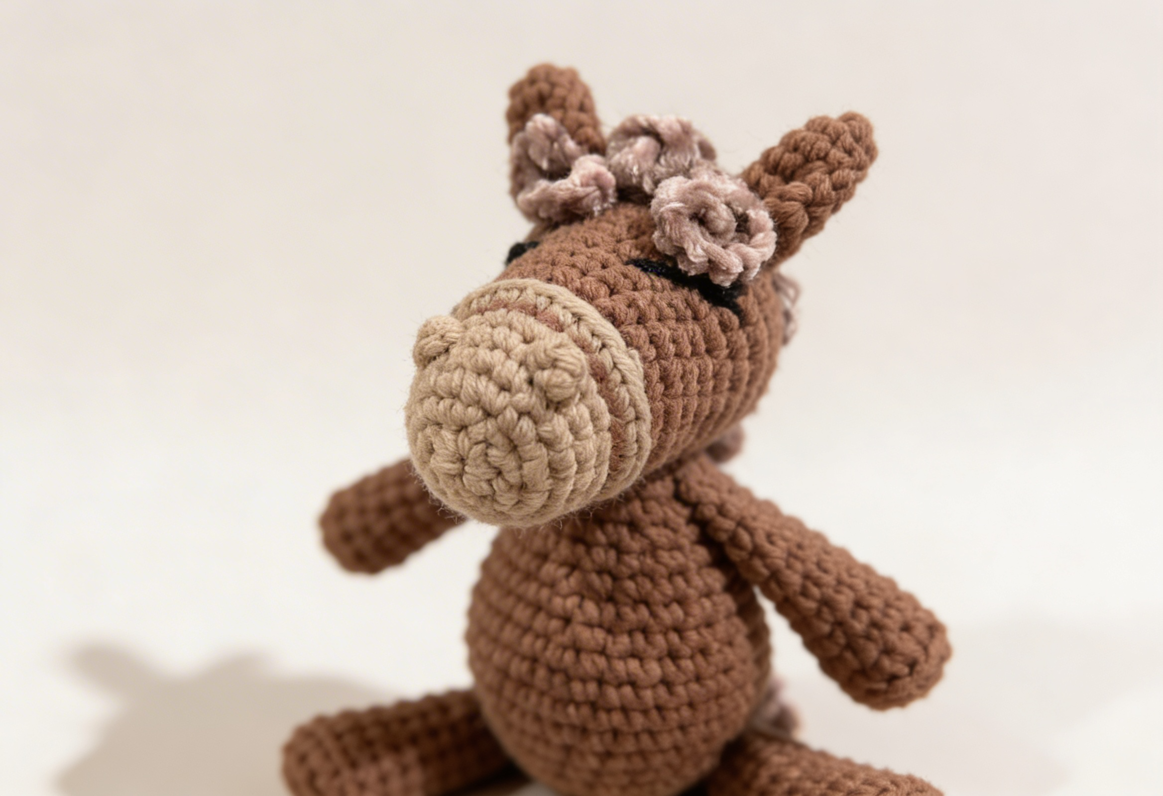 Close-up of Sunna crochet horse showing curly mane and facial details, handmade in Iceland
